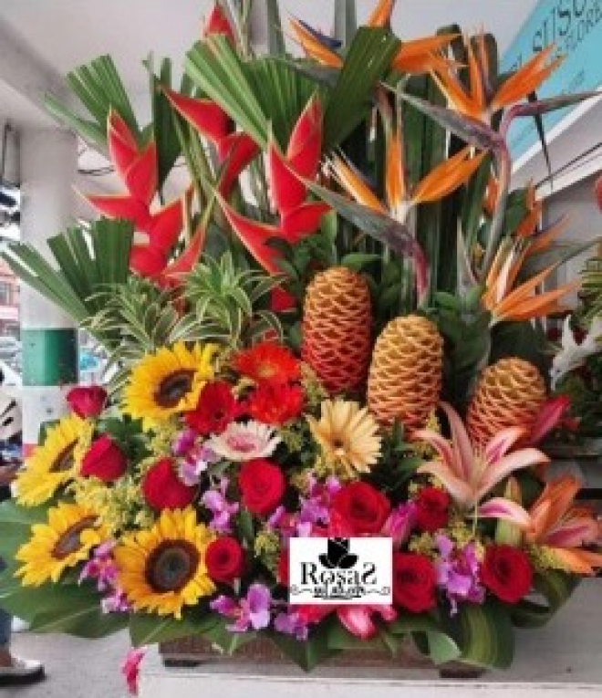 Arreglo girasoles y rosa, flores para aniversario