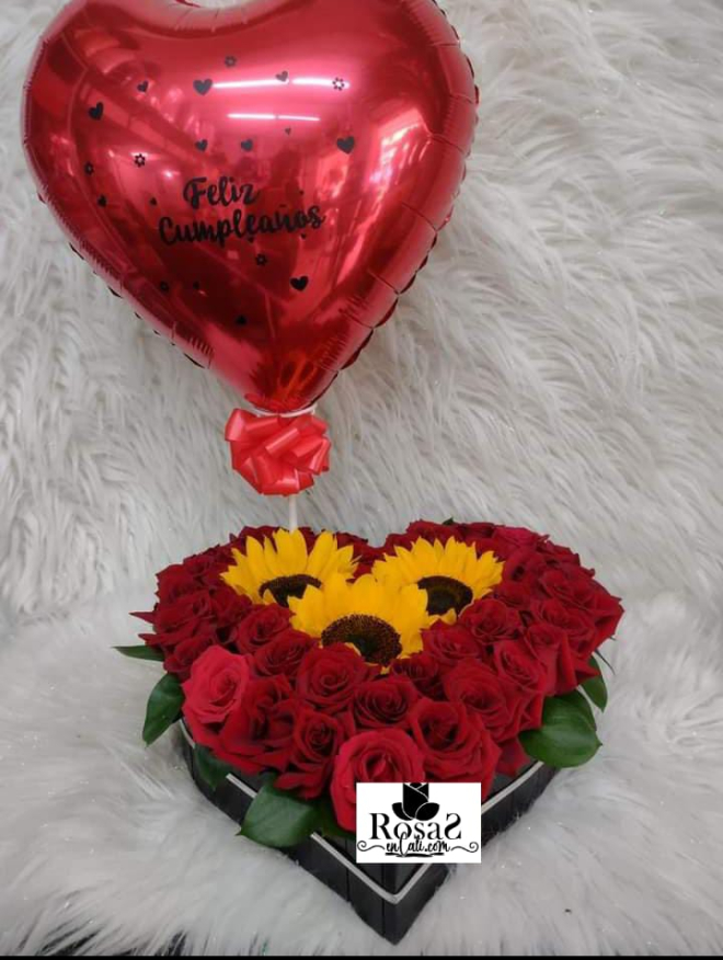 Corazón de rosas y girasoles 