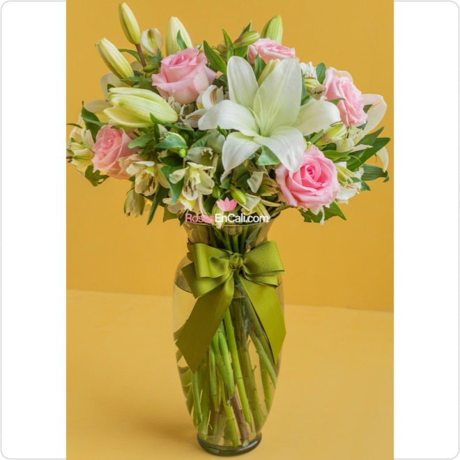 Jarrón lirios y rosas