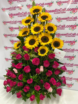 Arreglo Floral imponente rosas y girasoles 