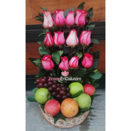 Canasta frutera y rosas flores en cali