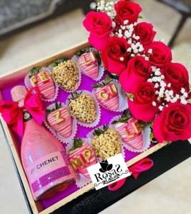 Arreglo rosas y fresas con chocolate, detalles san valentin