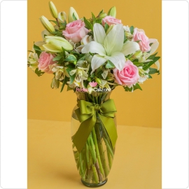 Jarrón lirios y rosas